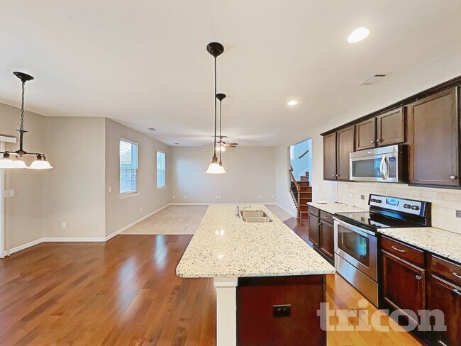 Photo - 1637 Robindale Dr