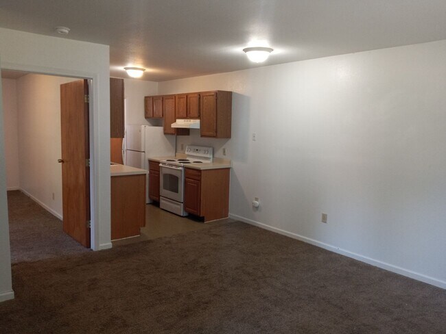 Photo - Creekside Apartments (Olivet HS, LLC)