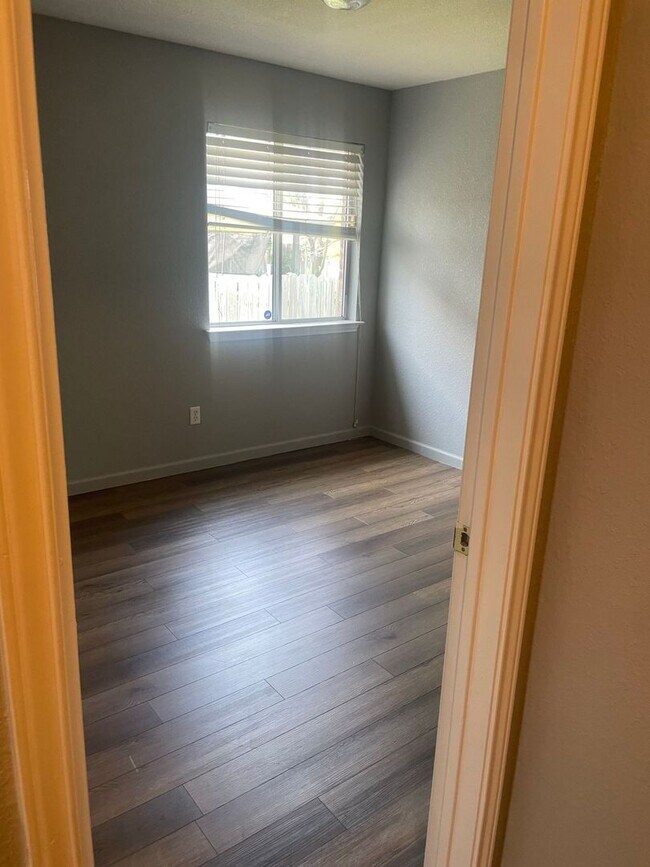 Photo - 4 bedroom 2 bathroom house! HOUSING ACCEPTED!