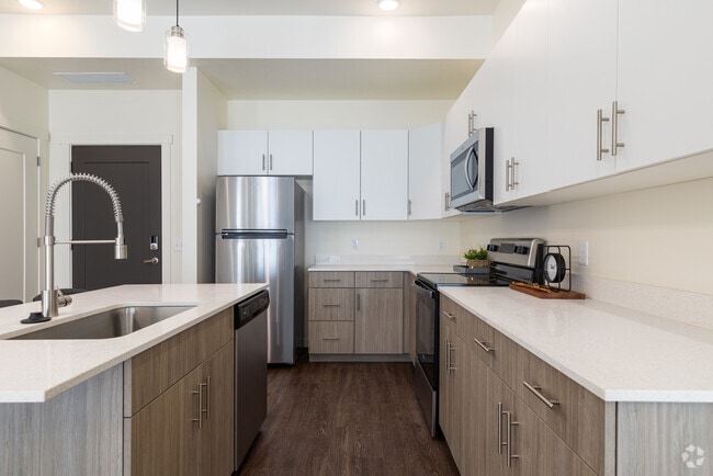2BR, 2BA - 903SF
