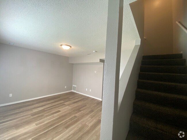 Building Photo - 3018 SE 17th St Unit 3018 SE 17th Street Rental