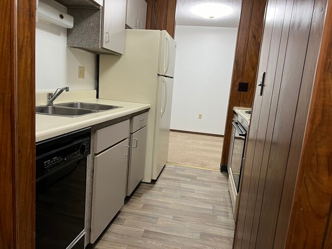 2 Bedroom Dishwasher Included - Willow Woods Apartments