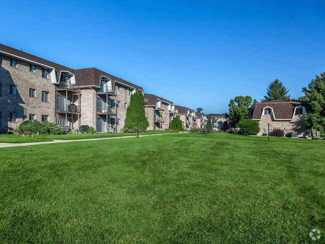 Building Photo - Lamberton Lake Rental