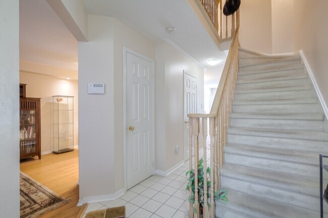 Photo - 2555 Thomas St