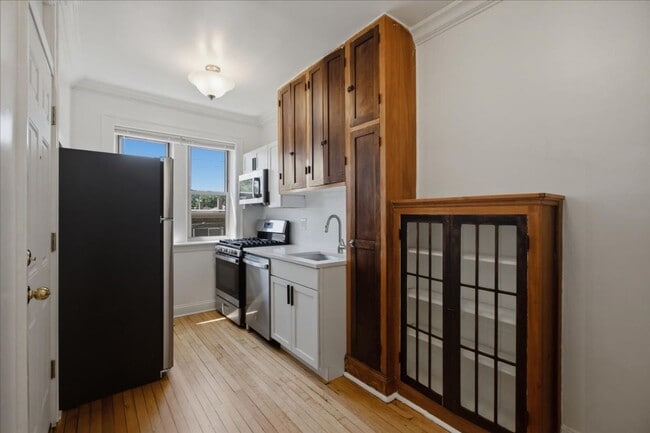 Photo - Large Studio in Andersonville Unit 27-2B