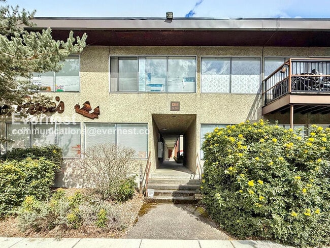 Building Photo - 10106 NE 185th St Unit 205