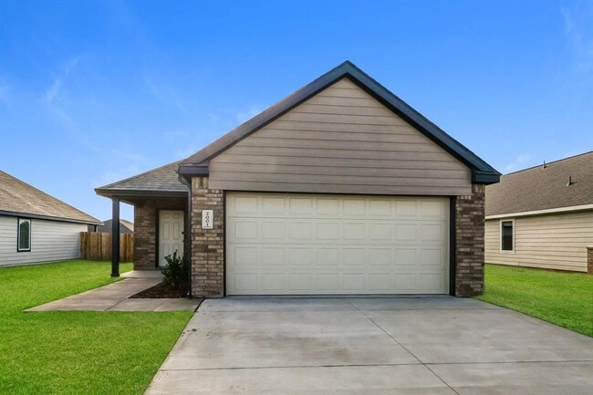 Building Photo - 2001 Dogwood Dr