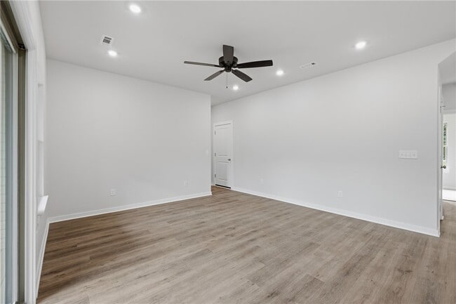 Building Photo - 6 Lowick Ln