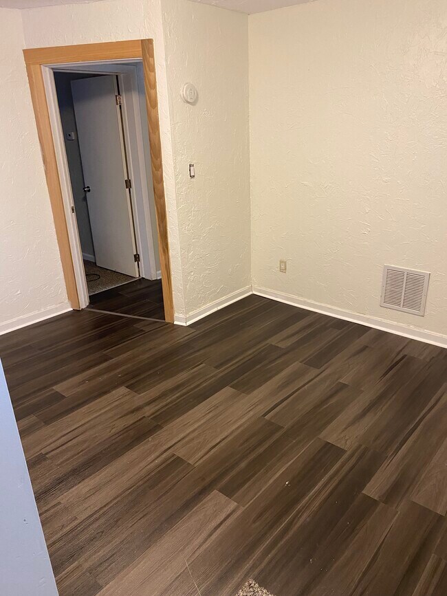 Bedroom 3 - 1954 E 123rd St Unidad 1st floor