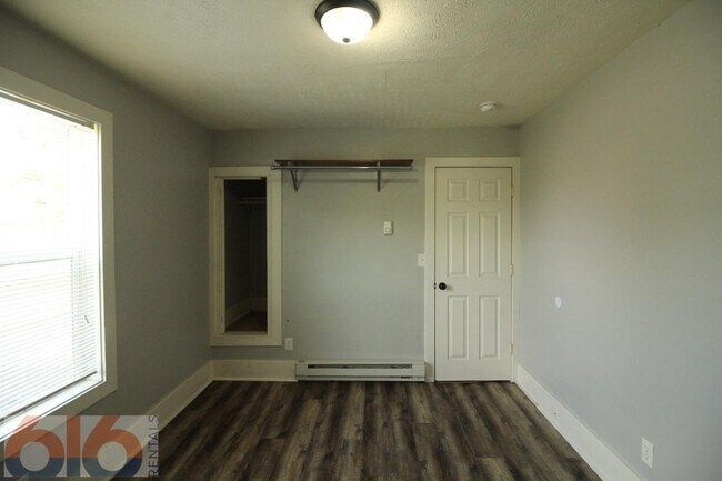 Photo - 817 Douglas St NW Unit 1