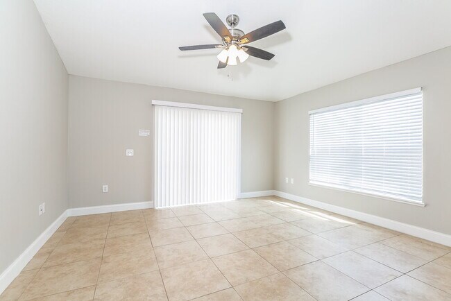 Photo - 588 Kilimanjaro Dr