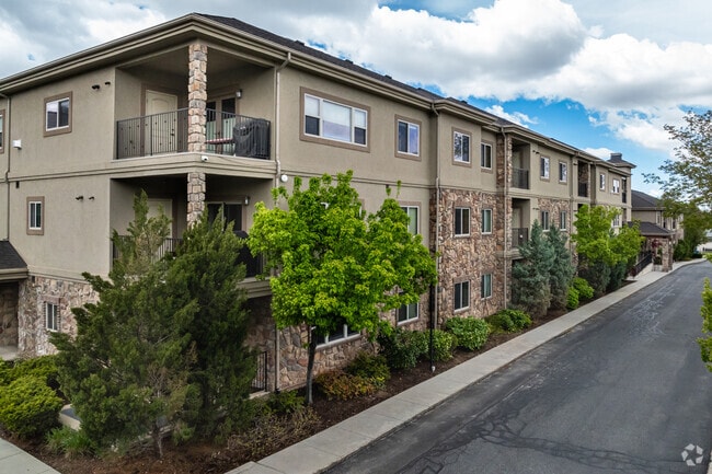 Building Primary - Country Club View Condos