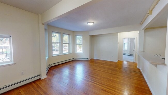 Building Photo - 1405 Beacon St Unit 5