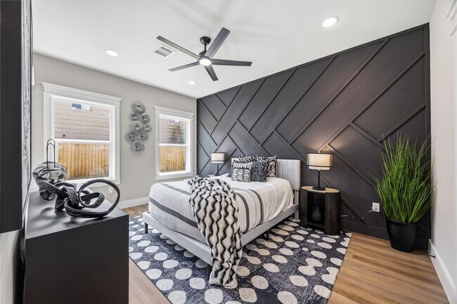 Photo - 4624 Mayflower St