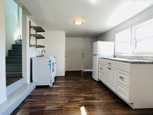 Photo - 415 16th St W Apartment Unit C