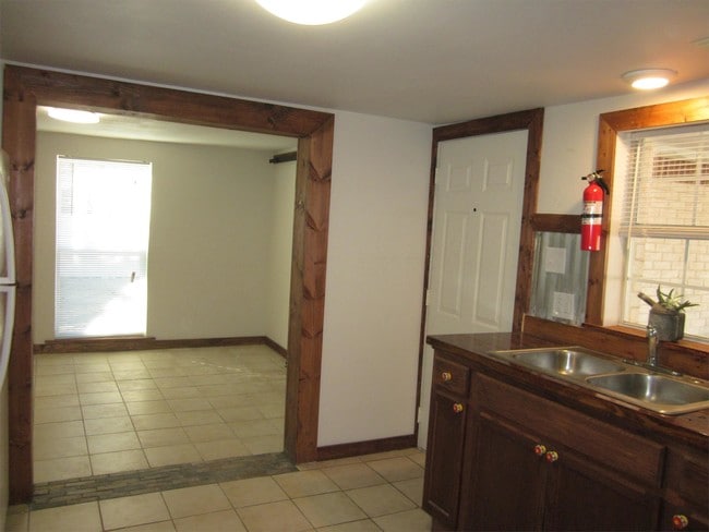 Photo - 121 N Hamilton St