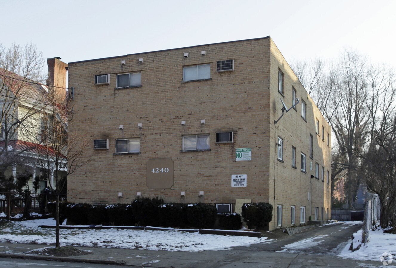 Photo - 4240 Hamilton Ave Apartments