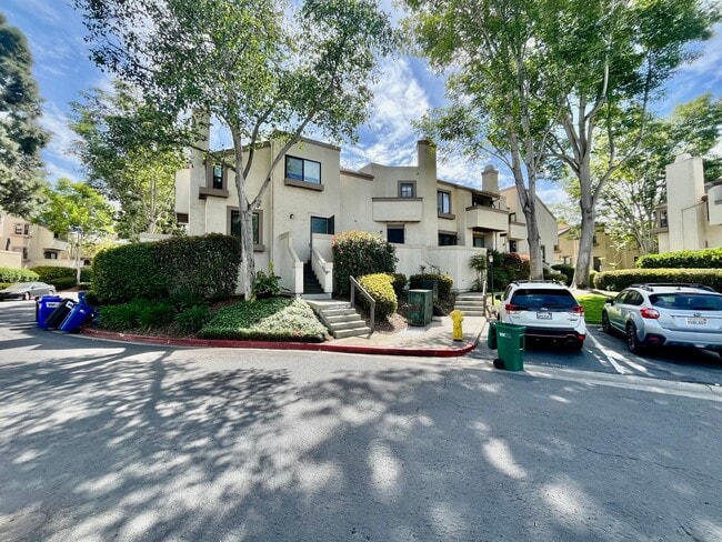 Building Photo - Beautiful 2bd/2bath townhome in La Jolla Community. Large patio.  Laundry and garage