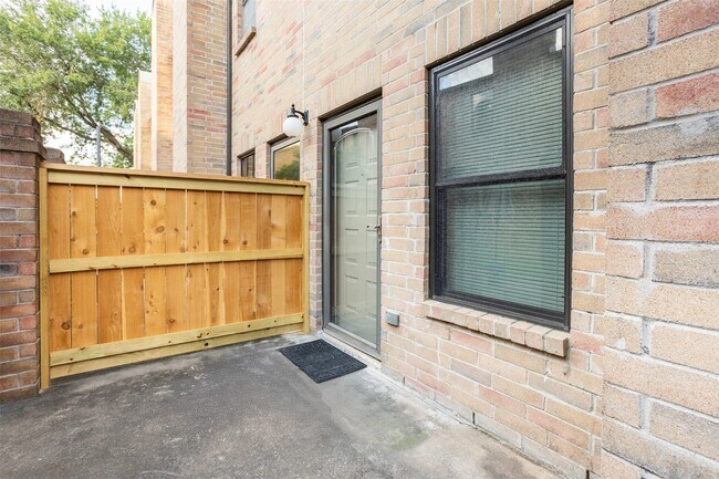 Photo - 9800 Pagewood Ln