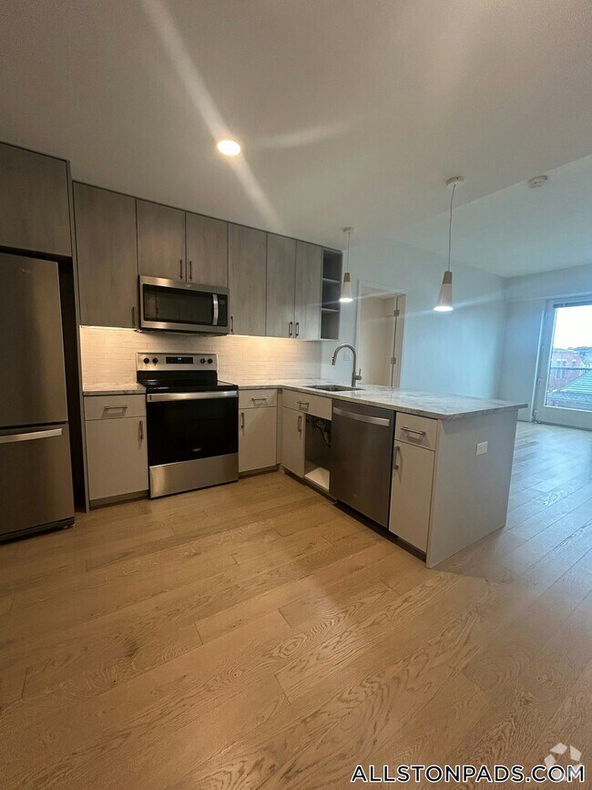 Building Photo - 55 Brighton Ave Rental
