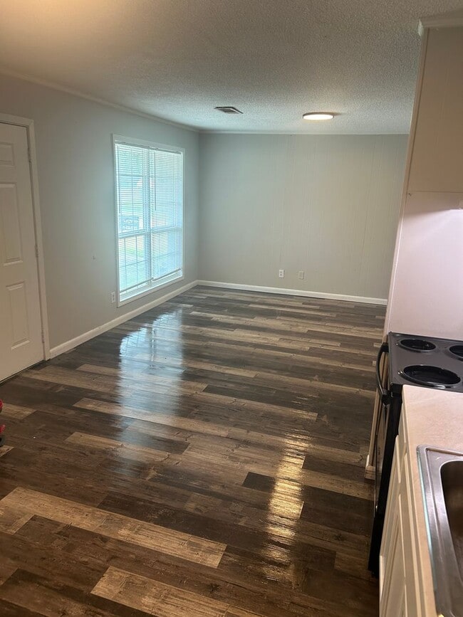 Photo - Newly Remodeled 2 Bedroom, 1 Bathroom Triplex Unit 610 #2