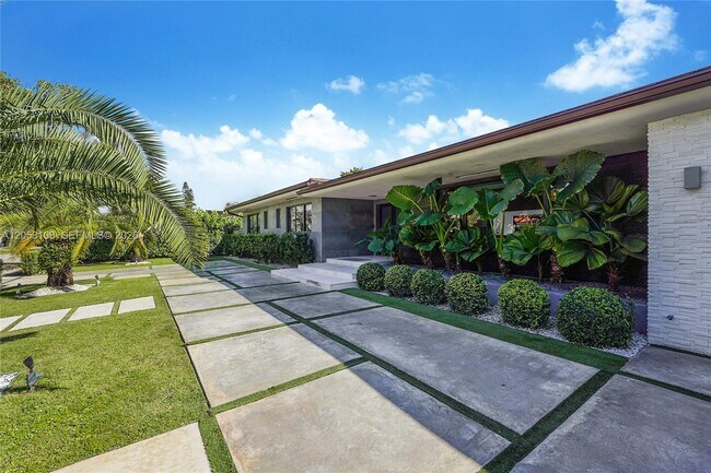 Photo - 60 Shore Dr W