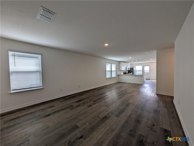 Photo - 862 Bluegrass Pt