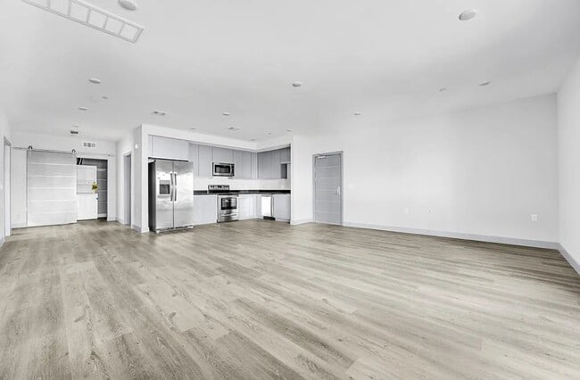 Photo - 7040 Woodman Ave Unidad 107