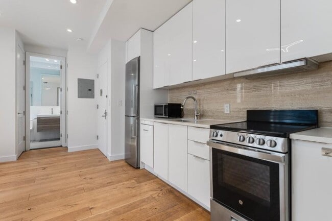 Building Photo - 1 bedroom in New York NY 10011 Unit 2W Rental