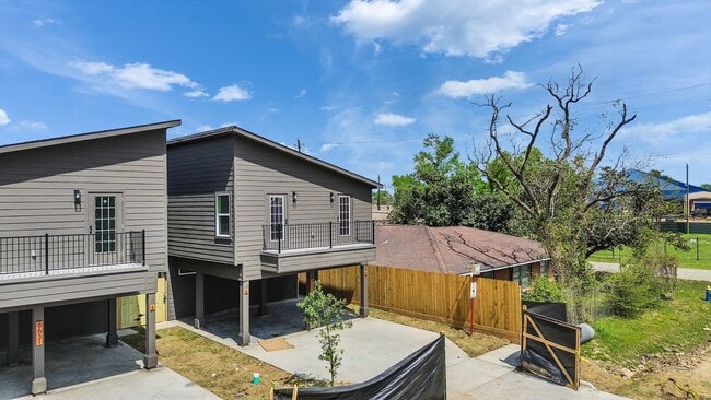 Building Photo - Modern 3BR Duplex – New Construction in Houston