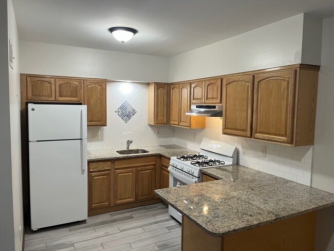 eat in-kitchen - 50 Irvine Turner Blvd Apartments Unit 2f