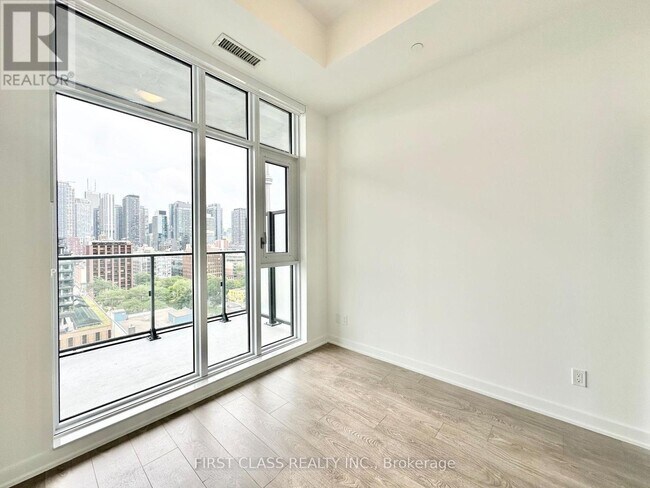 Photo - 543 Richmond St W Unit LPH08