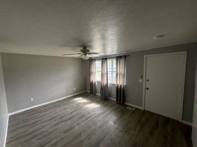 Photo - Check out this 4 Bedroom 1.5 Bath West Area of Lorain.