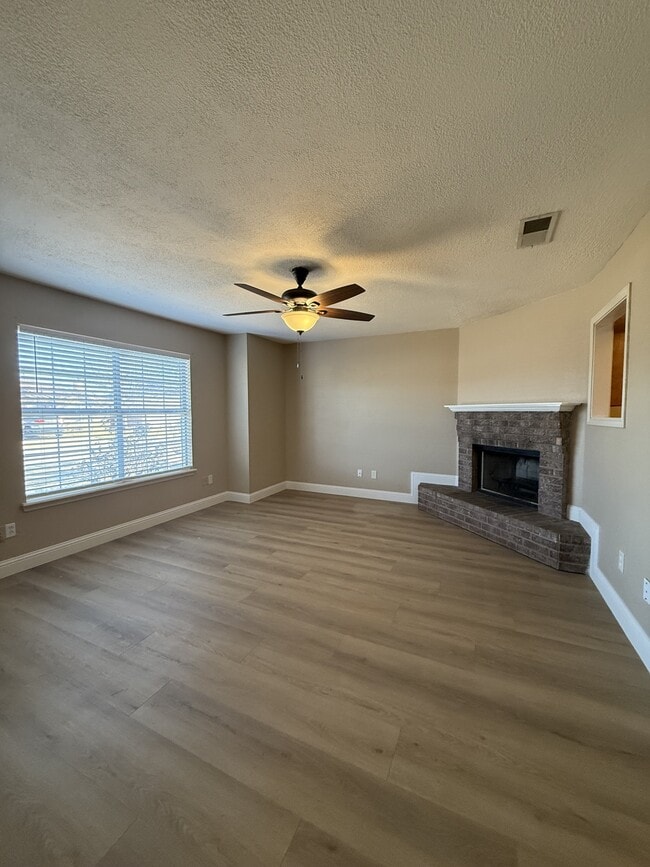 Photo - 2523 110th St