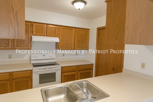 Building Photo - 2285 S Thompson Dr Unit 2