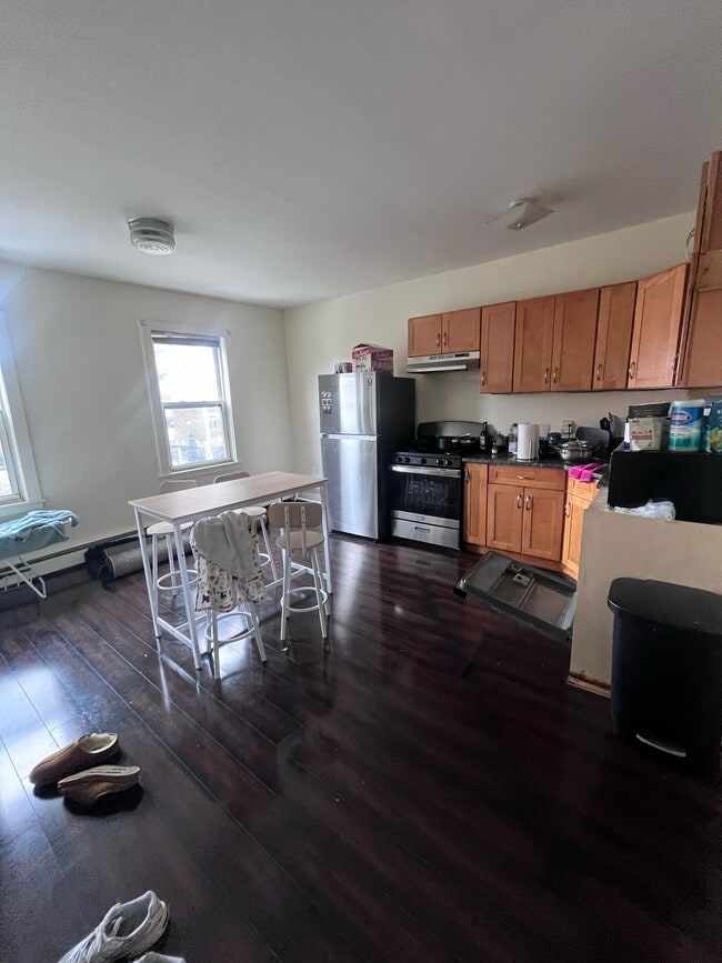 Building Photo - 1576 Tremont St Unit 3