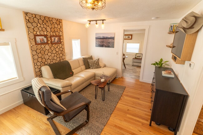 Photo - 318 E Idaho Ave