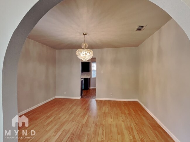 Photo - 5727 Bogart Dr