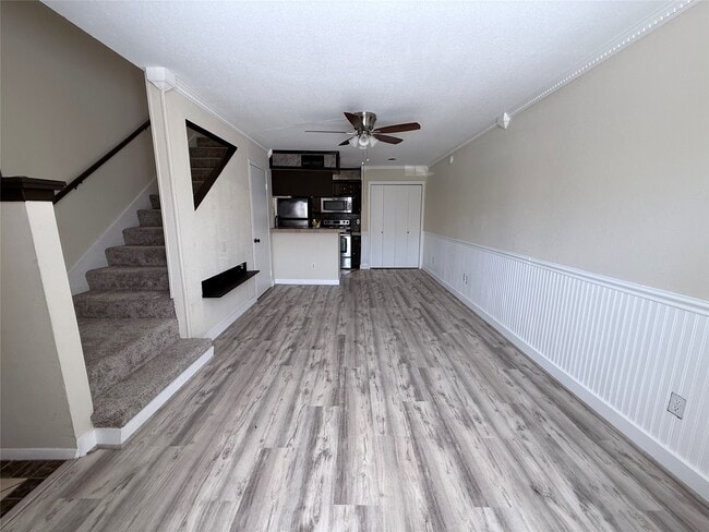 Building Photo - 2110 Wilcrest Dr Unit 128