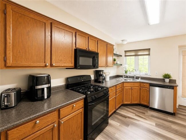 Photo - 122 Broadstone Dr