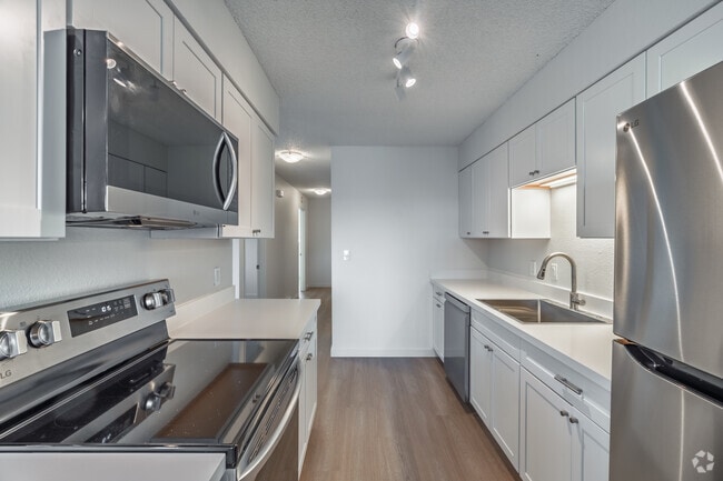 2BR, 1BA - 1,029SF - Kitchen - Waterview Place