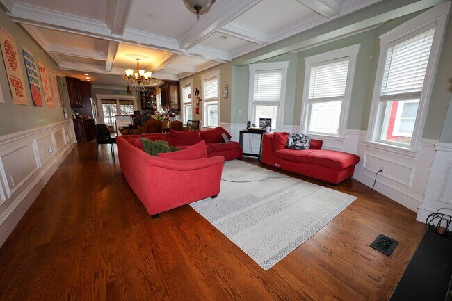 Photo - 3K SQ. FT MASSIVE APT W 4 BATHROOMS, LAUNDRY IN UNIT, PET FRIENDLY AND NO FEE! 2 FREE PARKING SP...