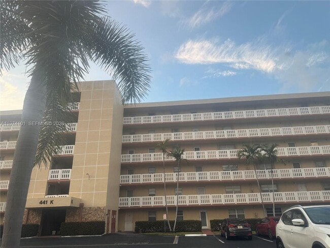 Photo - 441 SE 3rd St Unidad 505