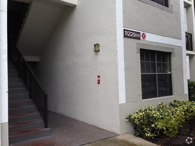 Building Photo - Beautiful 3bed/2bath condo located in the ...