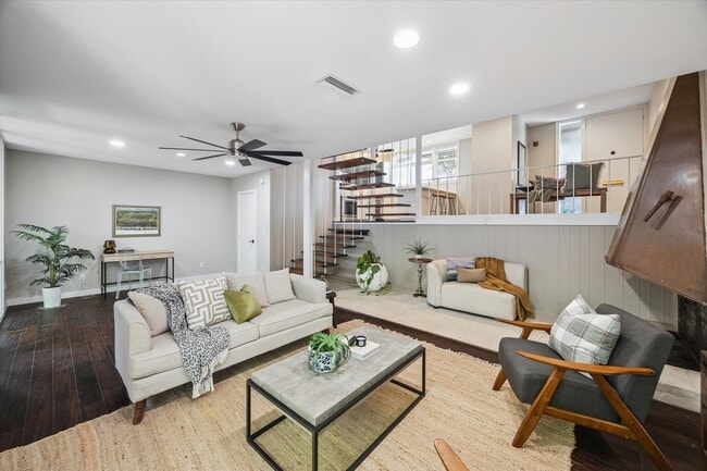 Photo - 5242 Memorial Dr