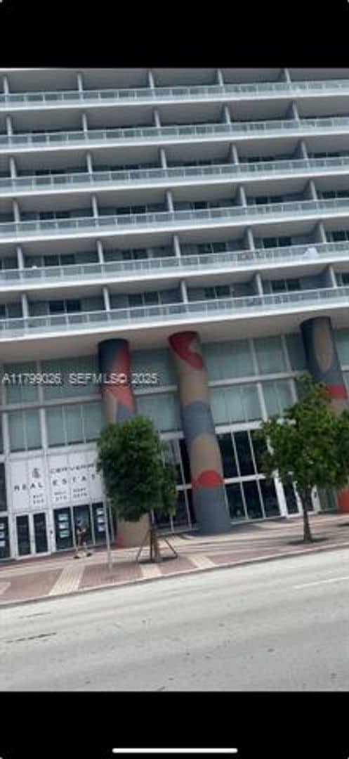 Building Photo - 50 Biscayne Blvd Unit 50 Biscayne Blvd  2204