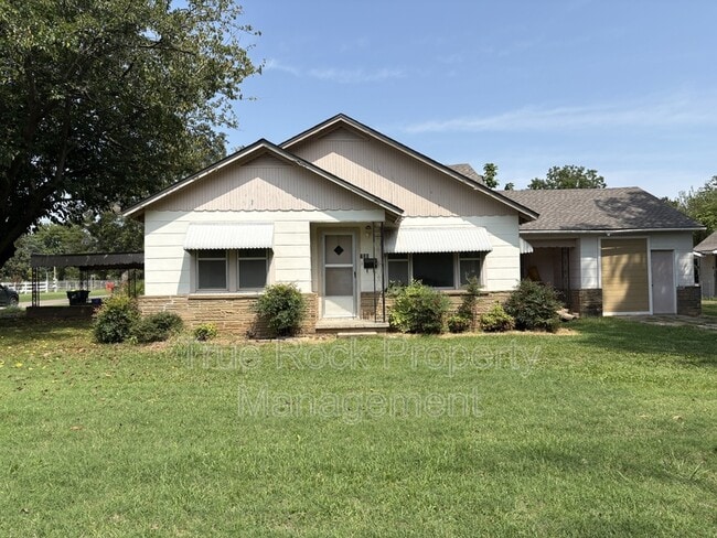 Building Photo - 730 W 4th St Rental