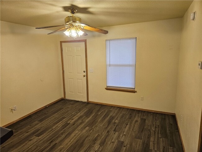 Photo - 122 Sadie Ln