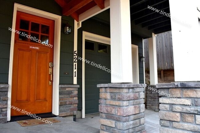 Photo - Beautiful and Spacious 3 Bedrooms, 2.5 Bathrooms in Raleigh Hills!