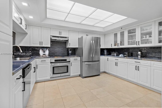 Photo - 520 Brickell Key Dr